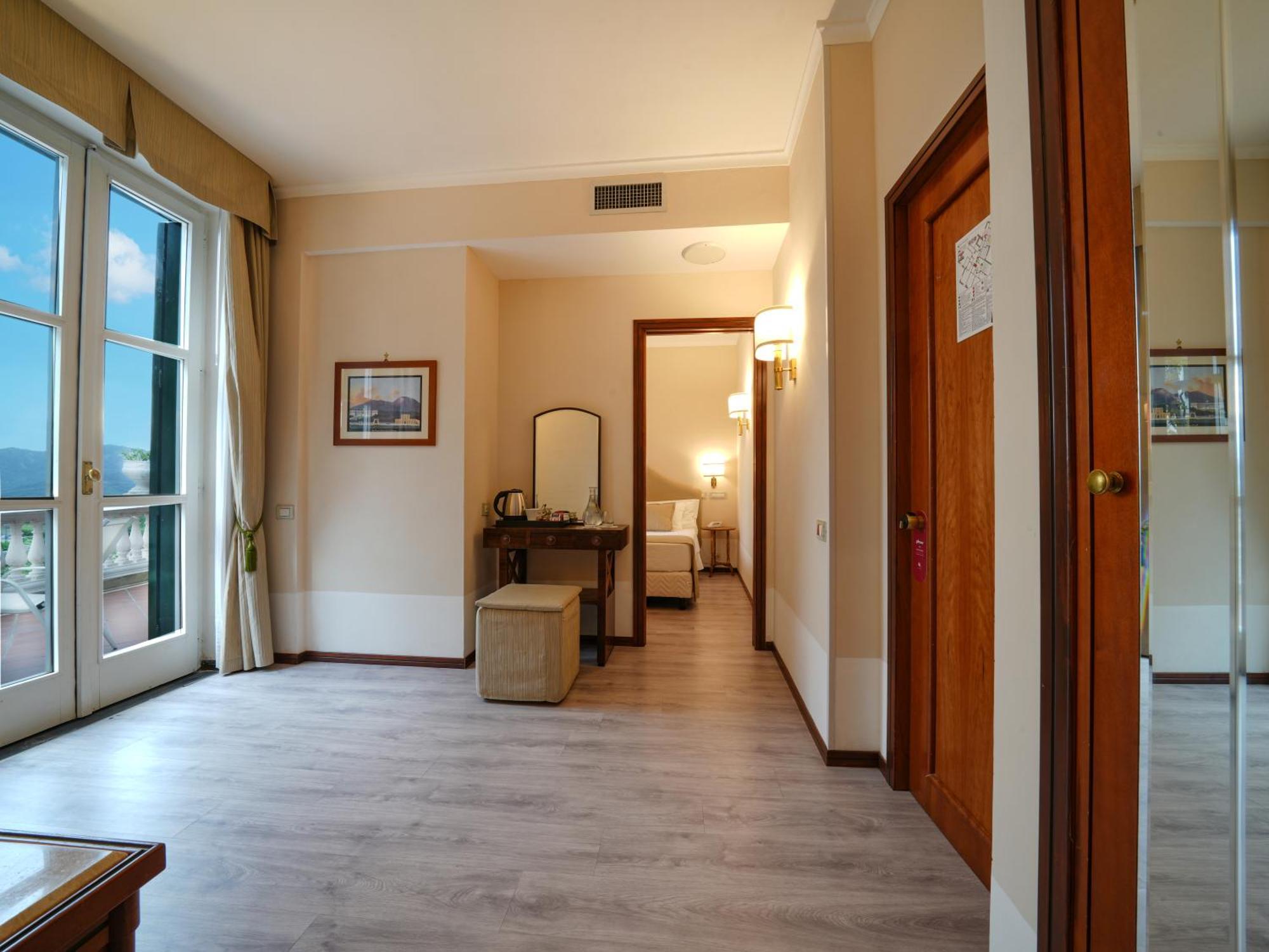 ホテル スカポラティエロ カーヴァ・デ・ティッレーニ エクステリア 写真